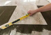 Comment bien choisir entre plancher, céramique ou vinyle pour vos sols