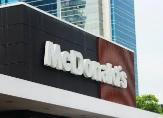 Quel pays a le plus de Mcdo ? McDonald's signage