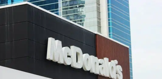 Quel pays a le plus de Mcdo ? McDonald's signage