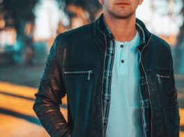 Quels sont les hauts à la mode pour les hommes ?