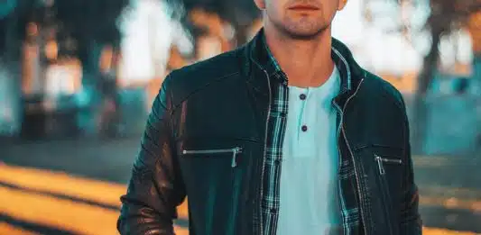 Quels sont les hauts à la mode pour les hommes ?