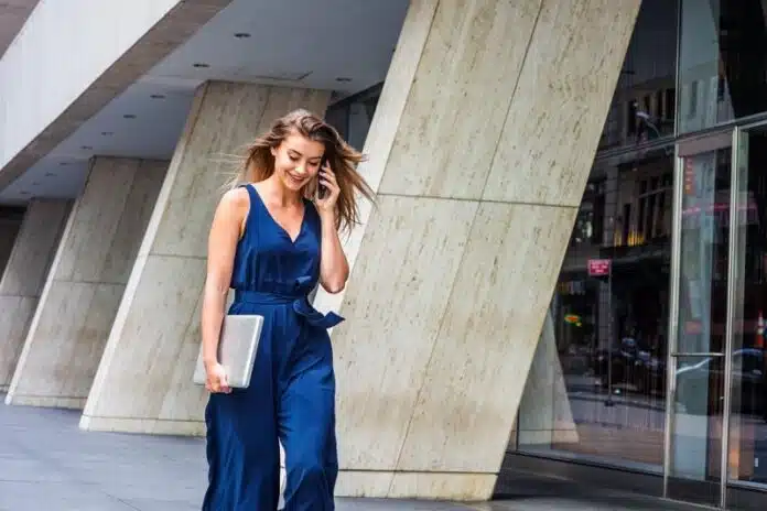 La combinaison femme : une alternative chic à la robe de soirée