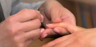 Vernis Silicium : la cosmétique oncologique pour protéger vos ongles pendant la chimio