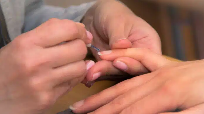 Vernis Silicium : la cosmétique oncologique pour protéger vos ongles pendant la chimio