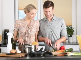 femme qui cuisine
