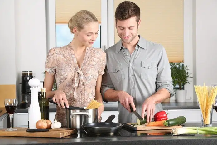 femme qui cuisine